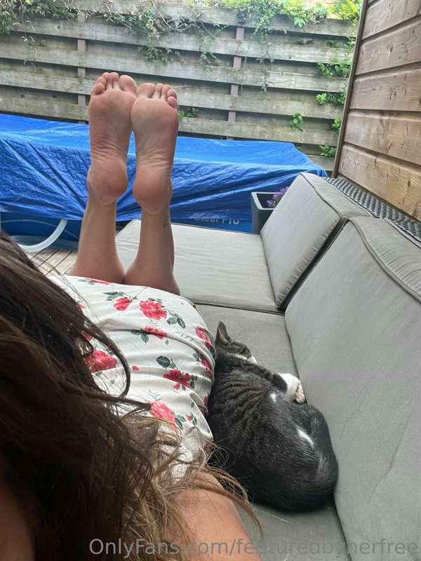 Together waiting for some rain and thunder 🥰