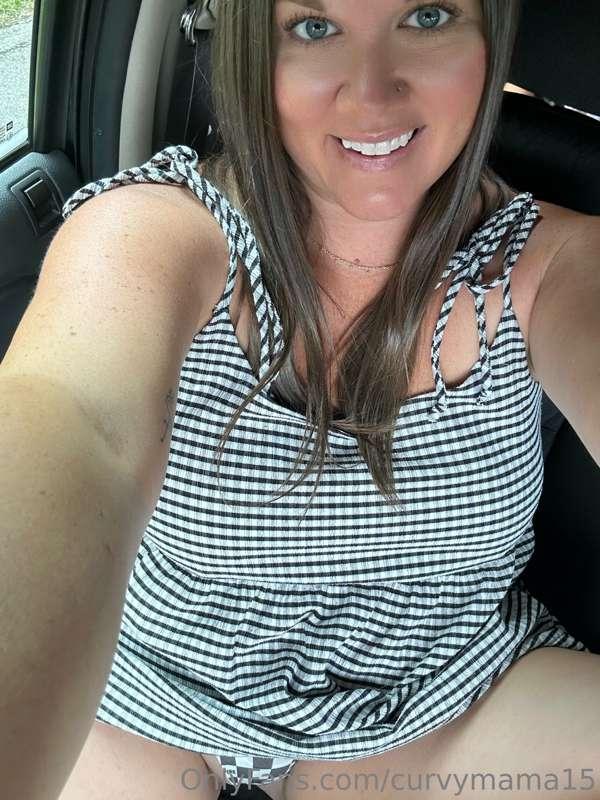 Happy Saturday 🖤 going to Victoria Secret who wants to treat..
