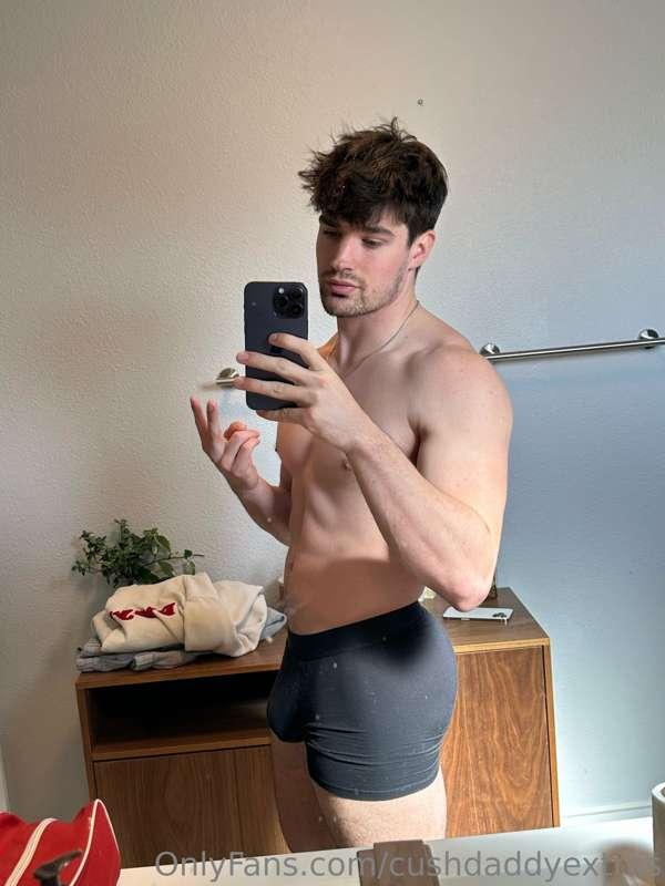 AYEEE IT'S LIT RN.. message me if you want a major boner 🍆