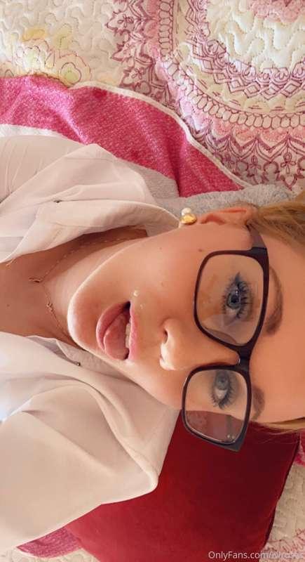 Your sexy secretary reports on service 😁😘😊 how did that thin..