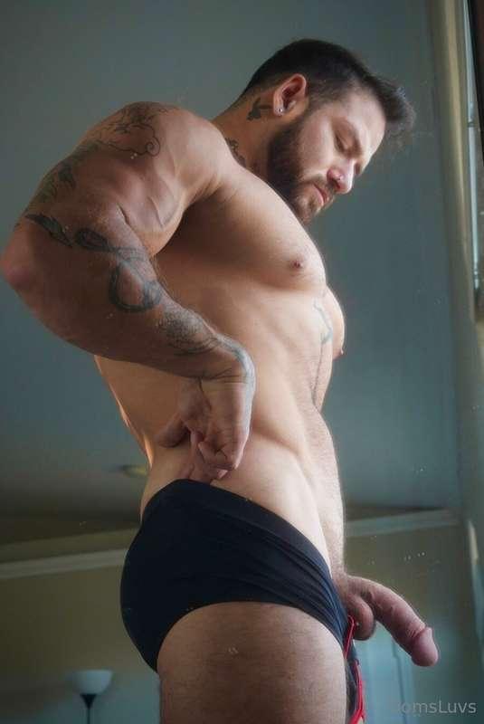 Im looking at him , his whispers tell me he wants you 😏