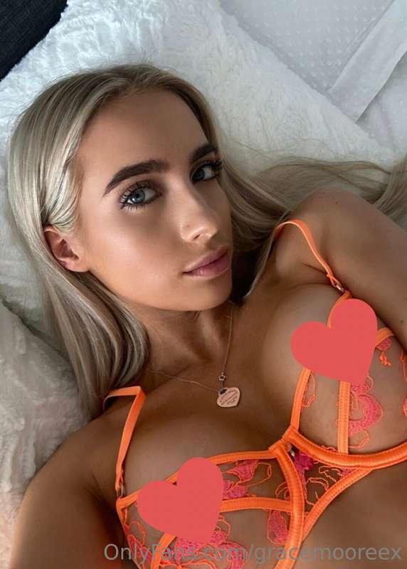 So much new content coming this weekend over on @gracemoorex..