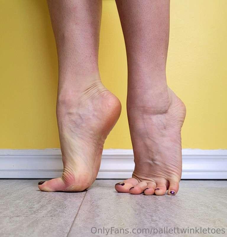 Tip toeing into the week.... 👣