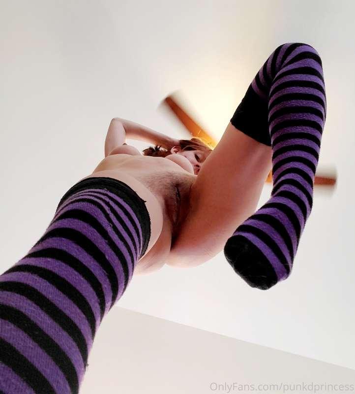 Mmm wish you were between these sexy legs! 😘