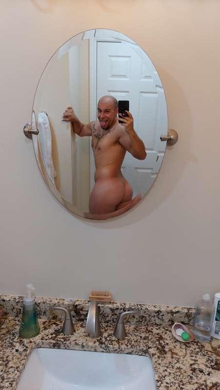 Eat this thick meaty bootyyyyy