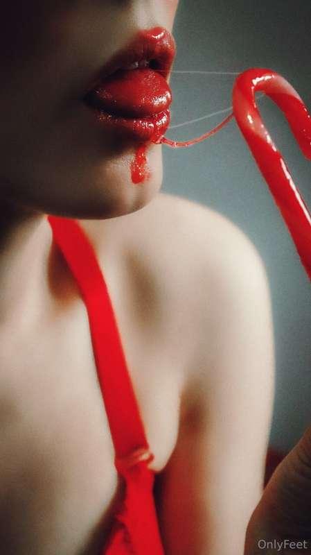 What's your favorite Christmas Candy?? I love sucking on a b..