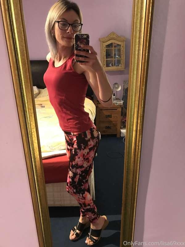 Sexy red lace thong and pink patterned leggings ♥️