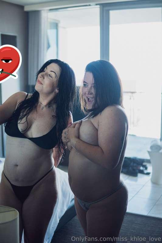 Special message from me and @lucky.bunnys.foot later today! ..