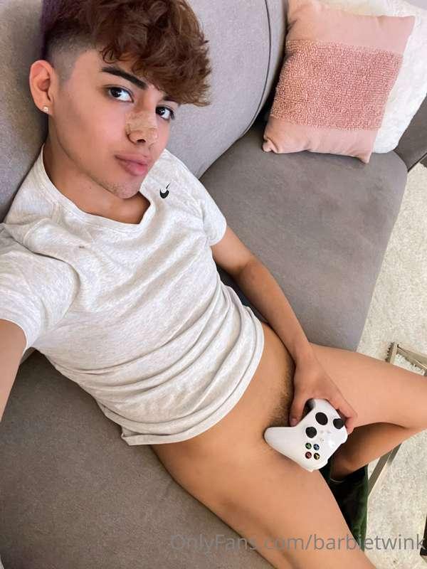 let’s play? 🎮👀