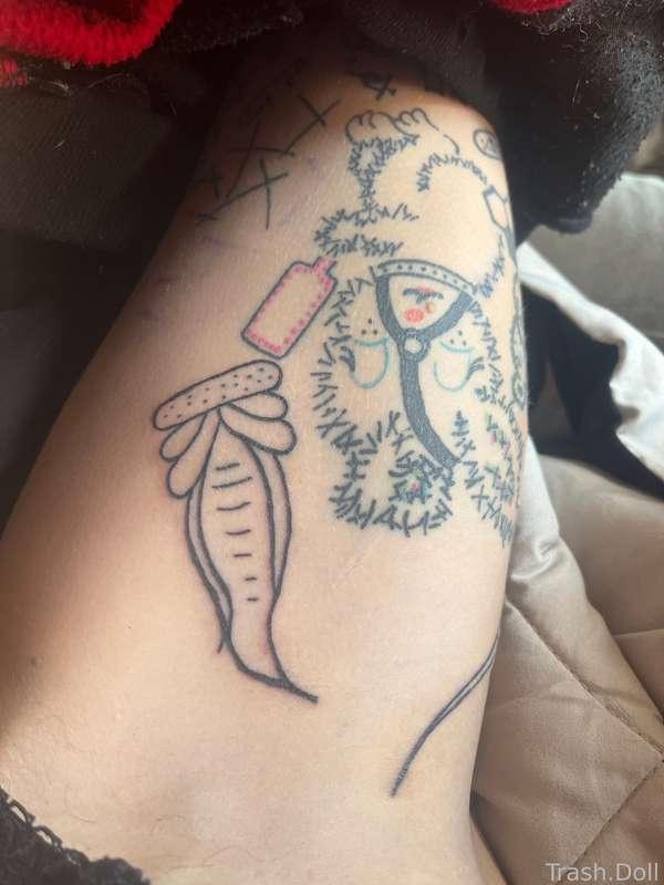 I tattooed tentacle dildos on my leg in live streams last night 

#fyp #tattoo #leg 