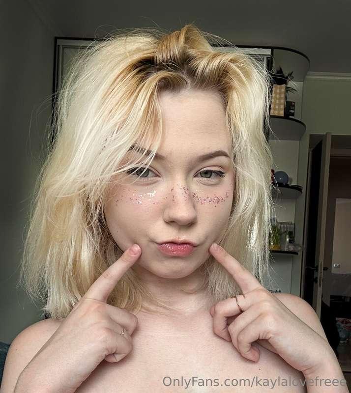 🌸 @jenny_shine Do u like my boobs? @jenny_shine 🌸Just DM me ..