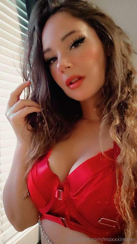 I'm jumping on CB for some fun 💋 Feeling sexy in red today!!