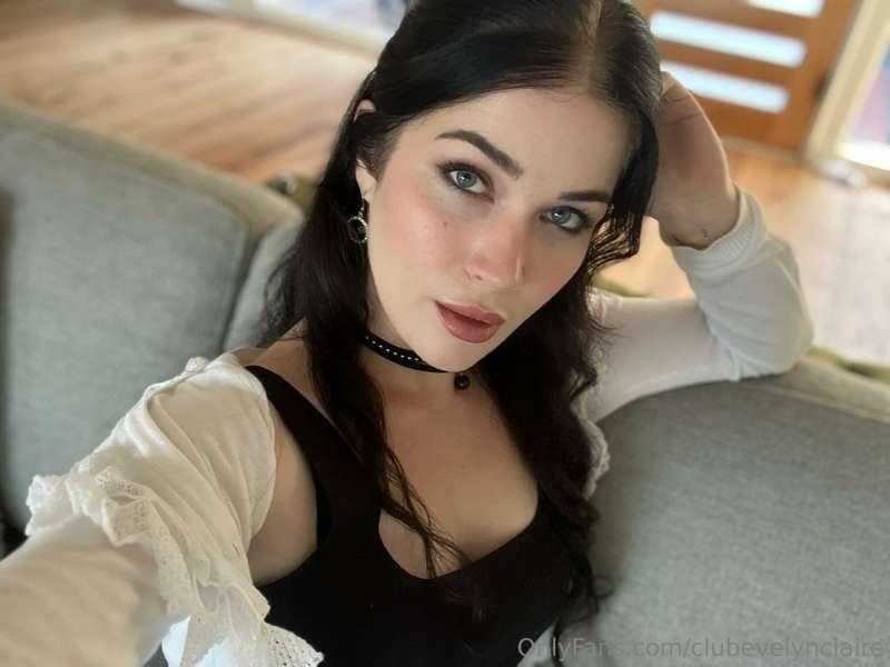 Hello to the new subscribers! Come say hi and join my Eclair..