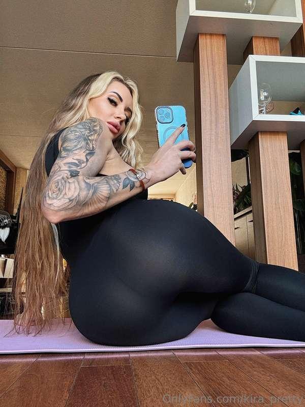 Decided to do a light stretch before work today.Laid out my ..