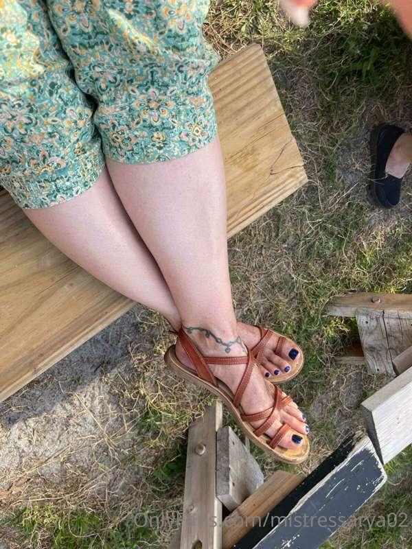 Dirty feet at the ren fair.