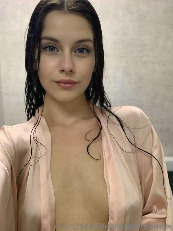 🔥 FREE SUB NOW @ashley_shining_star 🔥This brunette @ashley_s..
