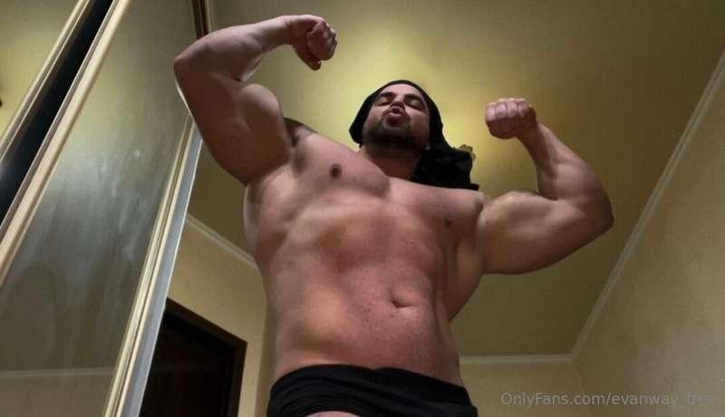 New! Giant muscle worship show 💪🤩 🔝With close and far angels..