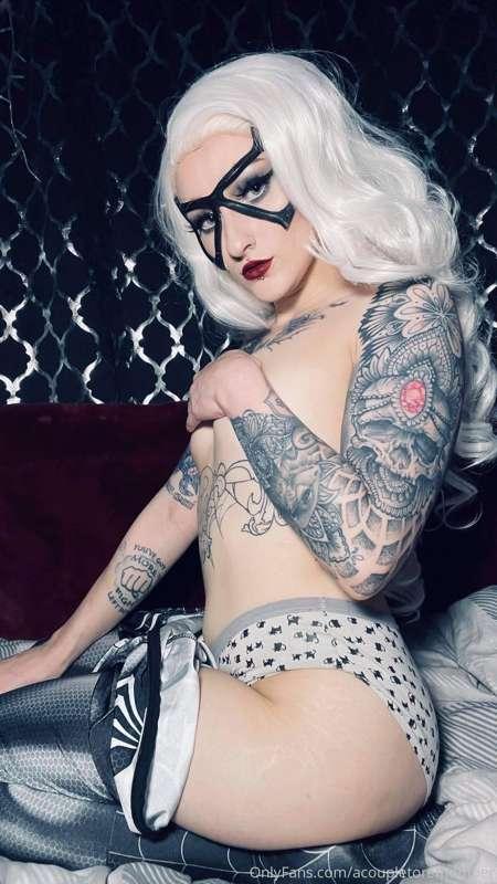 Would you guys like some more cosplay content soon? 😘
