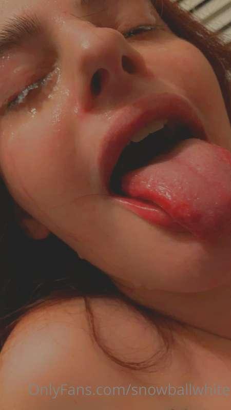 Fuck I love when I get painted with cum 👅 spam me with likes..