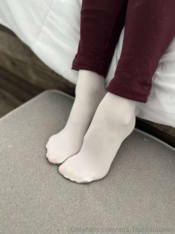 mrs_footjobqueen image #4