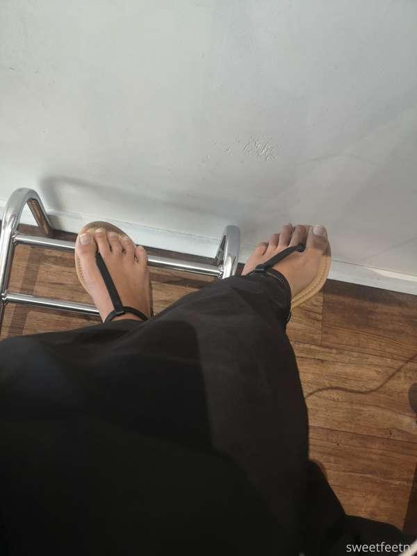 We're both at the hairdressers, your sitting next to me. How..