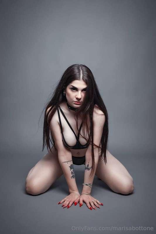 **Resisteresti al mi sguardo? Vieni in chat che lo scopriamo..