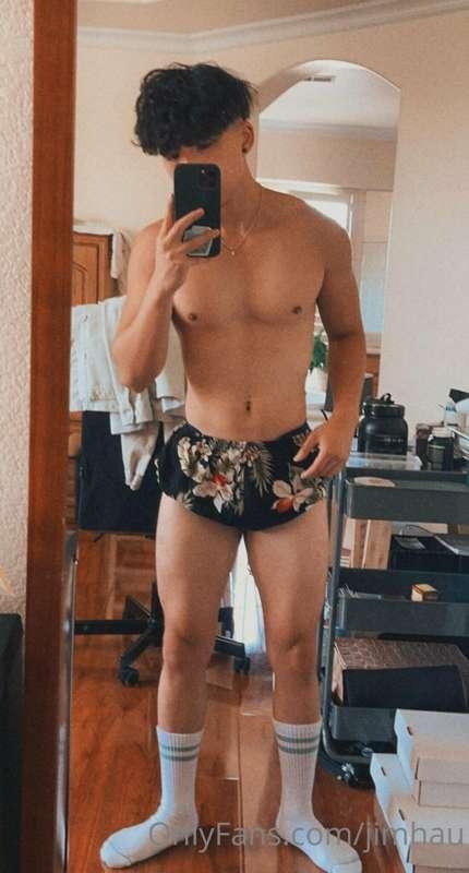 Tits! Anyone wanna treat me out to a $5 coffee or $10 meal?