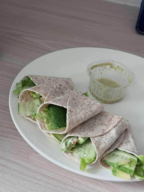 🥬about cooking and delicious stuff!!
lately, I've been really into experimenting with recipes and trying to cook something new and fun.
🥗yesterday, it was healthy wraps (not rolls, they are wraps!!).
today, it was like an omelette in a grainy lavash with salad, tomatoes, and arugula inside.
I'm making aesthetic food from aesthetic youtube videos, now I just need to learn how to eat it aesthetically because right now everything falls apart, makes a mess, just a total disaster...😅😭

#fyp #nonbinary #enby #legs #cooking #lifestyle #diary #bluehair #gfe