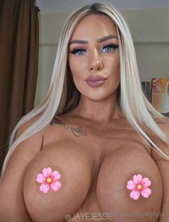 ɪꜰ ʏᴏᴜ ᴡᴀɴᴛ ᴛᴏ ꜱᴇᴇ ᴍᴇ ꜱᴡᴇᴀᴛ 🥵😉 ᴀɴᴅ ᴅᴏ ᴋɪɴᴋʏ ᴛʜɪɴɢꜱ 💕🔥 ᴡʜɪʟᴇ ..