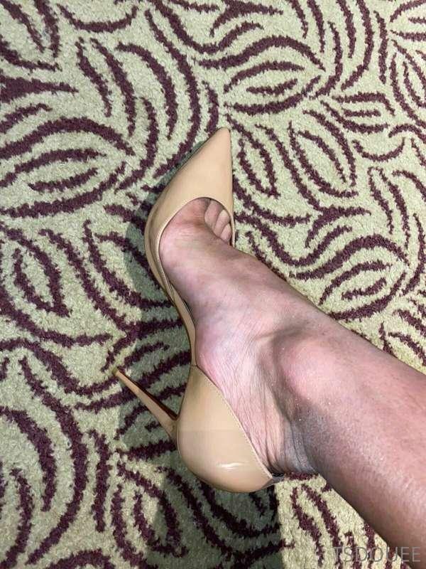 FOOT FETISH & my favorite louboutin