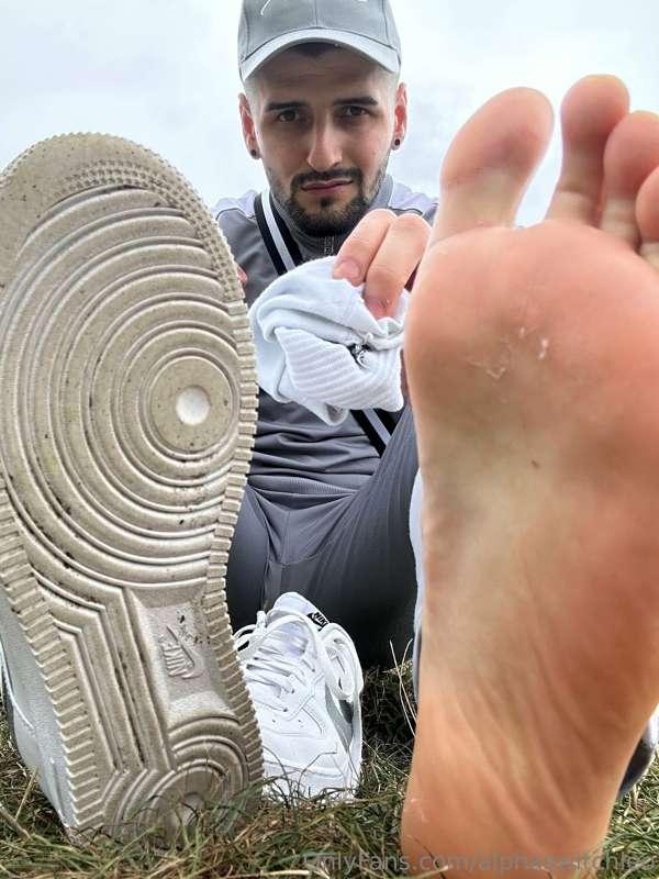 What would you sniff and lick first 😈😈