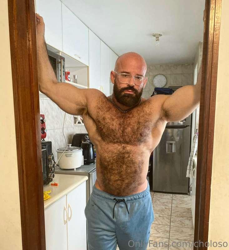 Happy Friday sexy friends 😘💪🐻❤️
Could  you guess which guy  ..