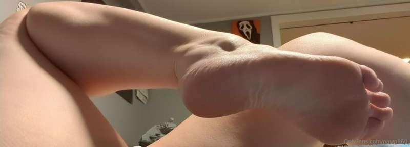 A good cuck doesn't need to be told what to do in this situa..