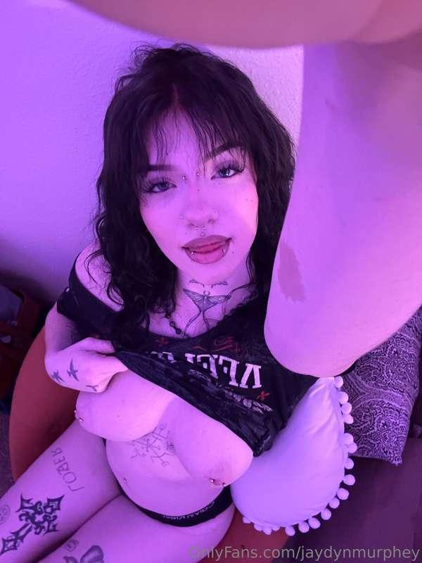 hey woah my eyes are up here:p