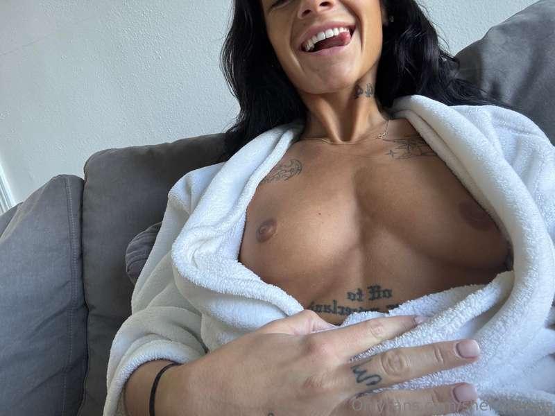 Let's FUCK on a video call!! DM me to set it up... 