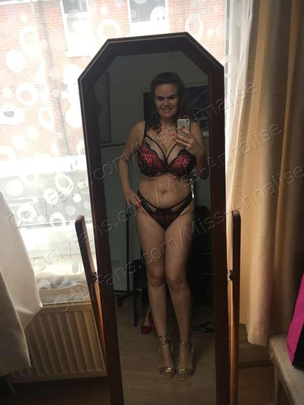 Pre-shoot selfies: I love this lingerie set, and my new big ..