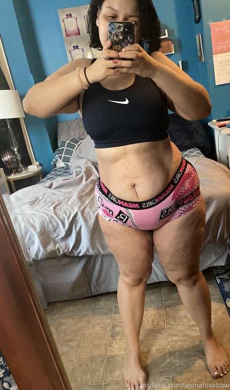 New panties mean girls 😍 studying all day. Might move to Nc ..