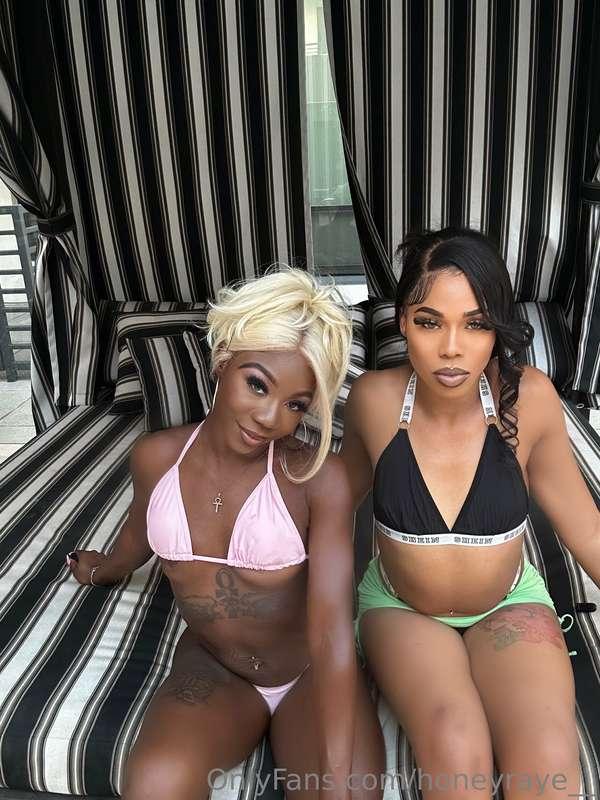 What’s Better Then 1 Girl ? 2 Girls 👯‍♀️😊