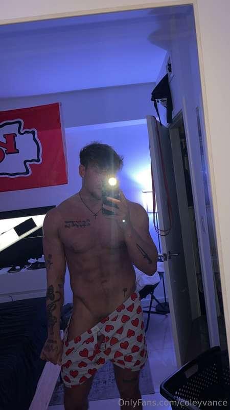whose up and horny rn? just made some hot content 4u