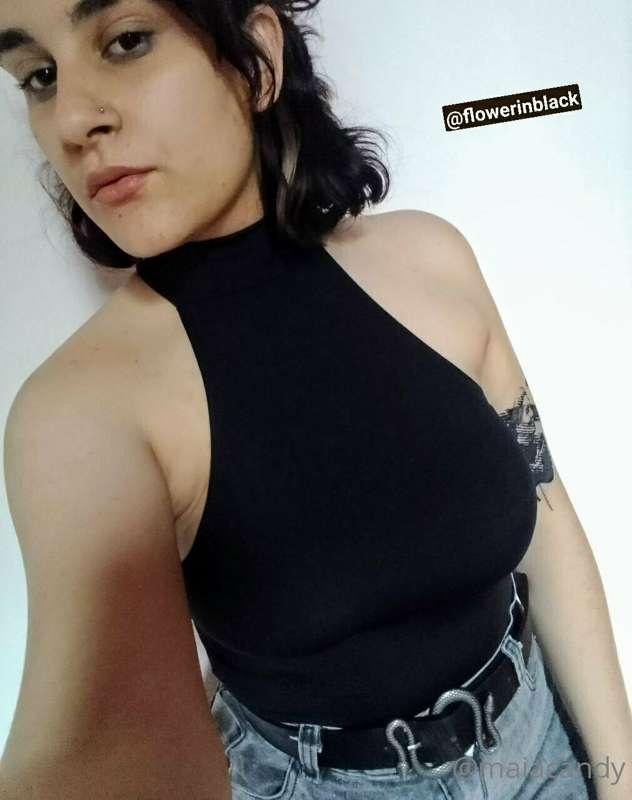🖤 @flowerinblack 🖤

She can fulfill all your requests and ev..