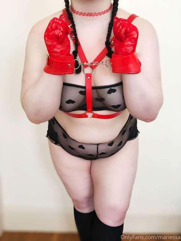 More red wing harness and red cuffs set 😛 front and back vie..