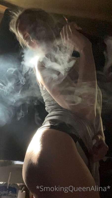 Little smoke shower in the morning sunlight 🌄☀️🚬💨