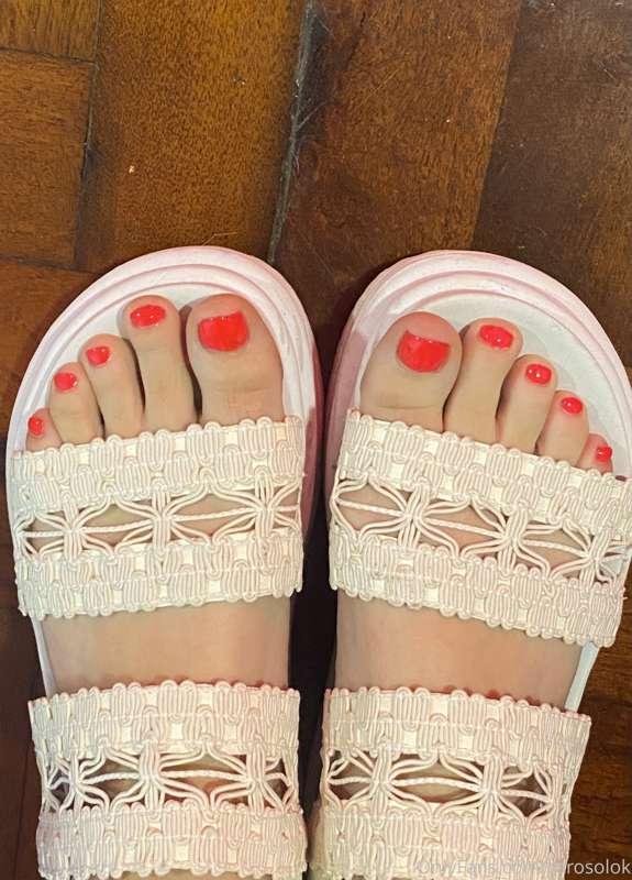 Good morning babes, if u want content of my beautiful feets ..