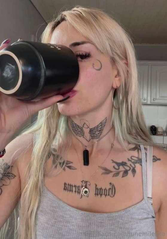 I can't imagine a day without coffee.🥰