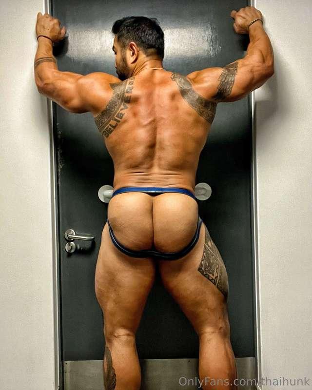 I’m all yours to enjoy😈