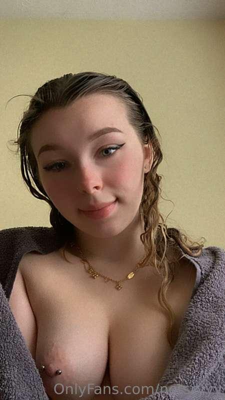 Come lick my nipples😋