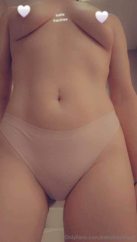 Good Morning 💋 it's my birthday week! Feel free to spoil me ..