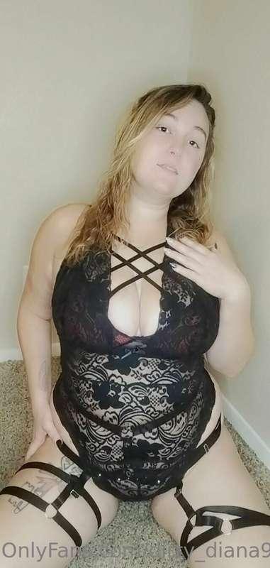 Anyone wanna p@y to get my nipples pierced 😜