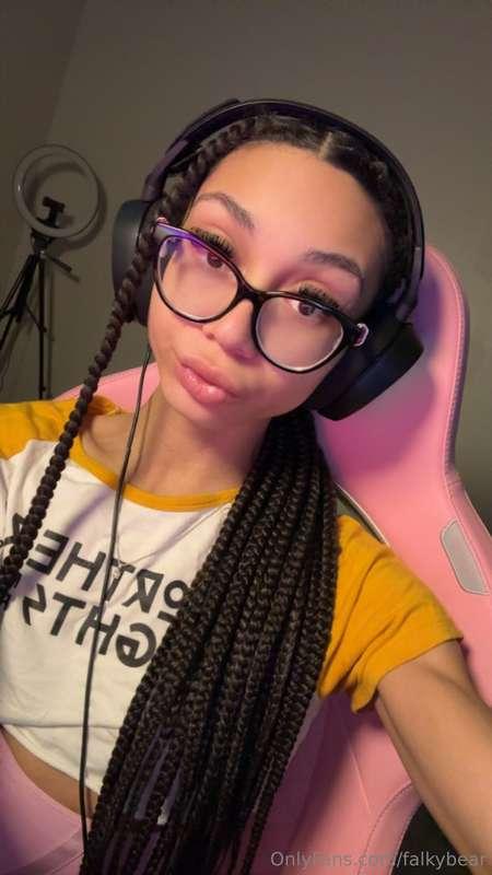 Streaming today on twitch.tv/falkiri come say hi xx 😚