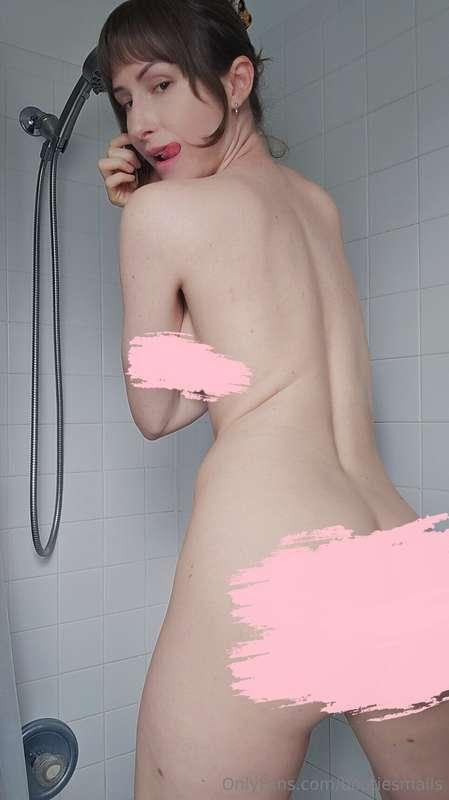 More shower fun going on on the VIP feed! Come check it out ..